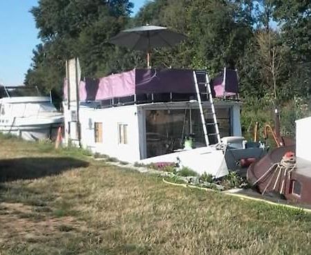 Hotel Bateau Houseboat Camille Donchery Esterno foto