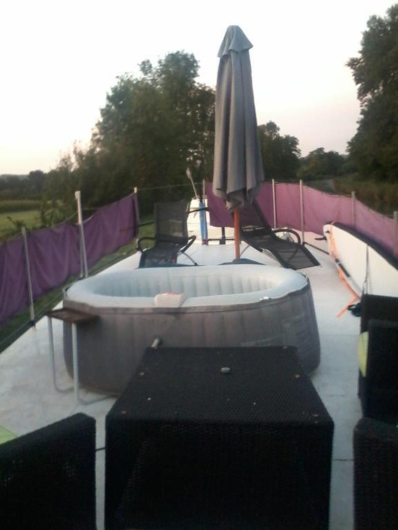 Hotel Bateau Houseboat Camille Donchery Esterno foto