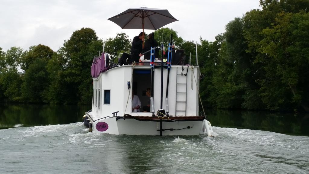 Hotel Bateau Houseboat Camille Donchery Esterno foto