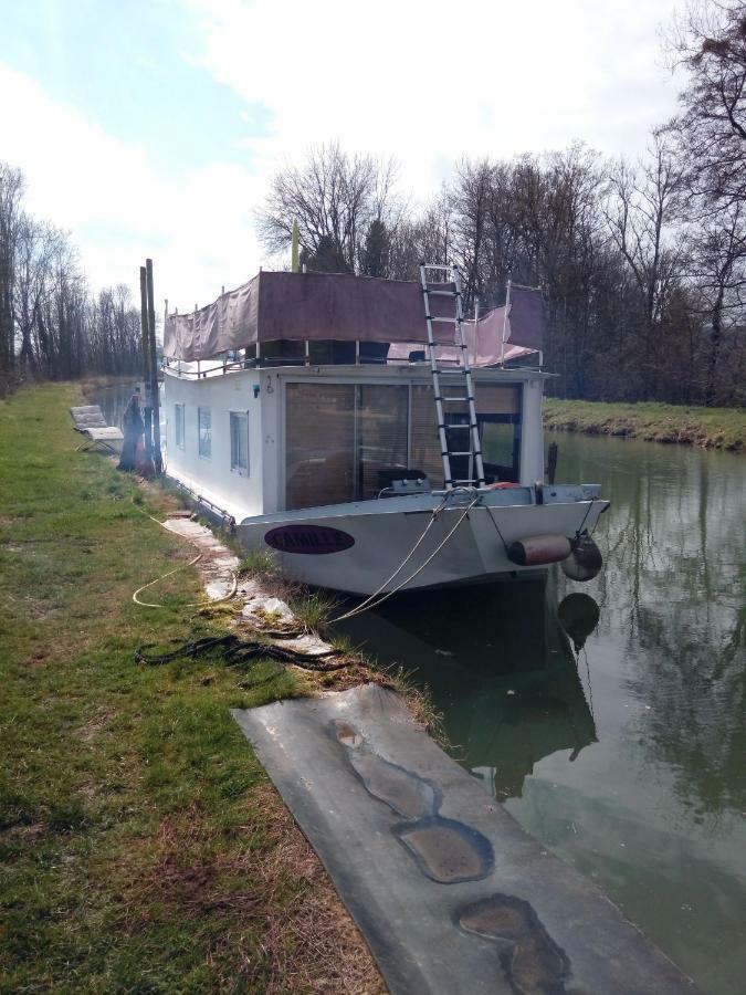 Hotel Bateau Houseboat Camille Donchery Esterno foto